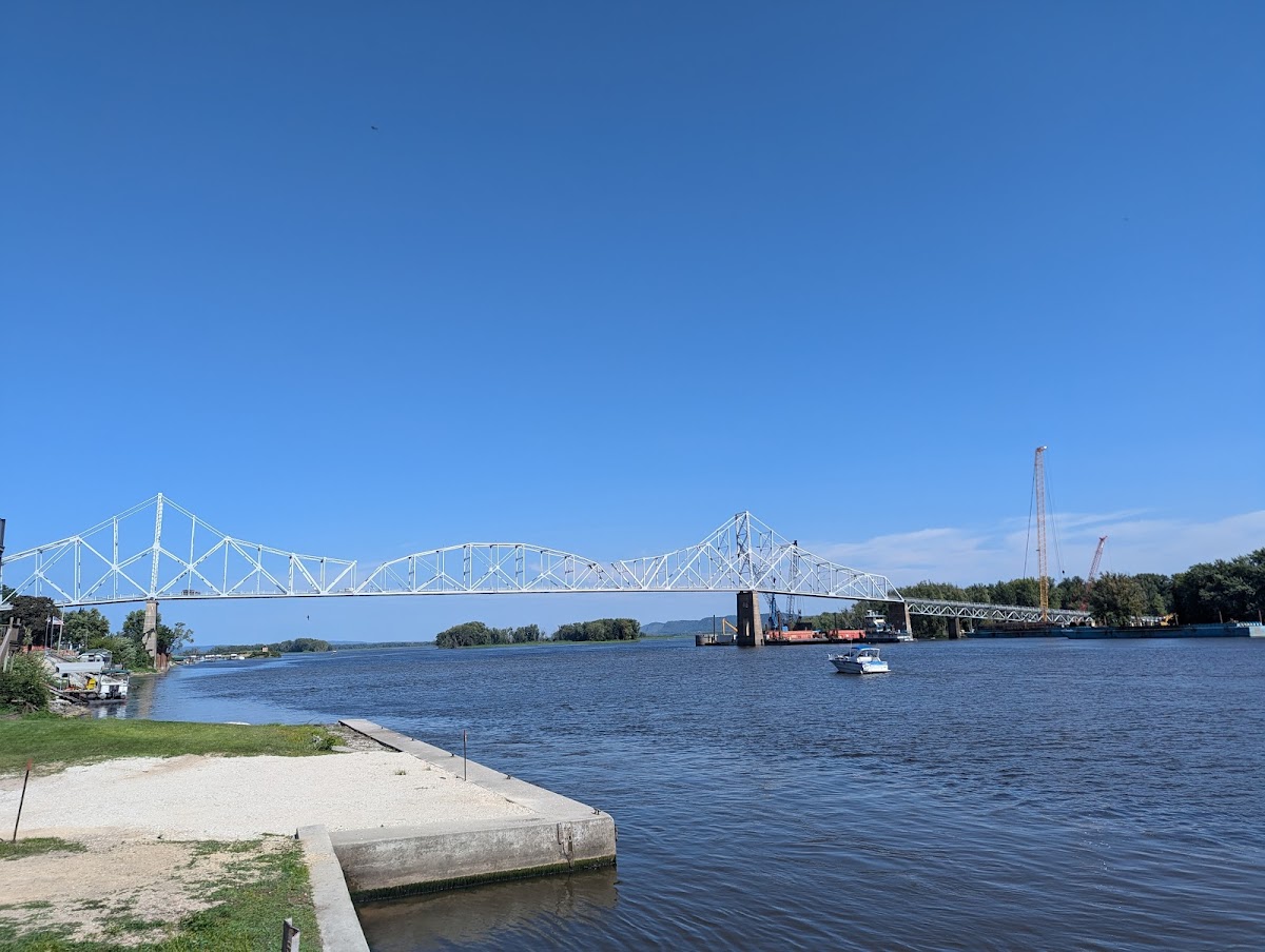 Shep's Riverside Bar And Grill